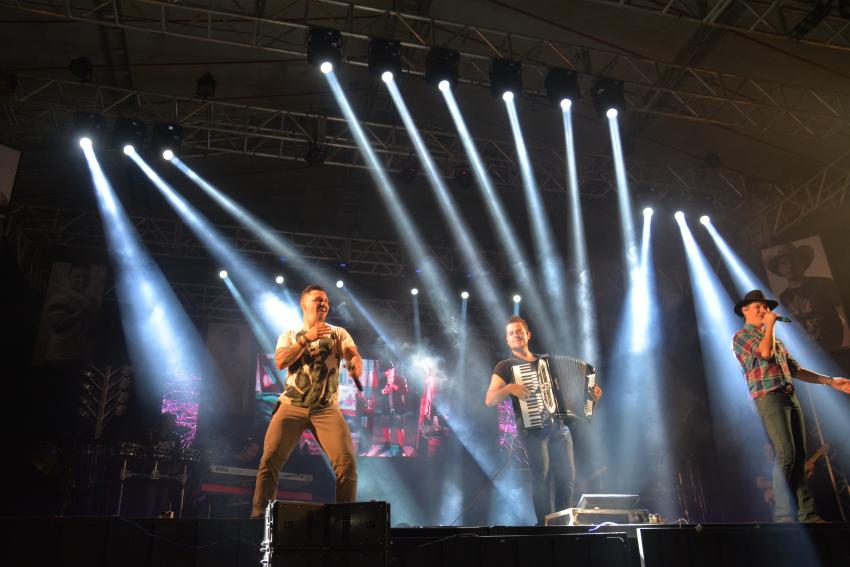 1º Arena Cultural 14º Exponova Show Pedro Henrique e Fernando 