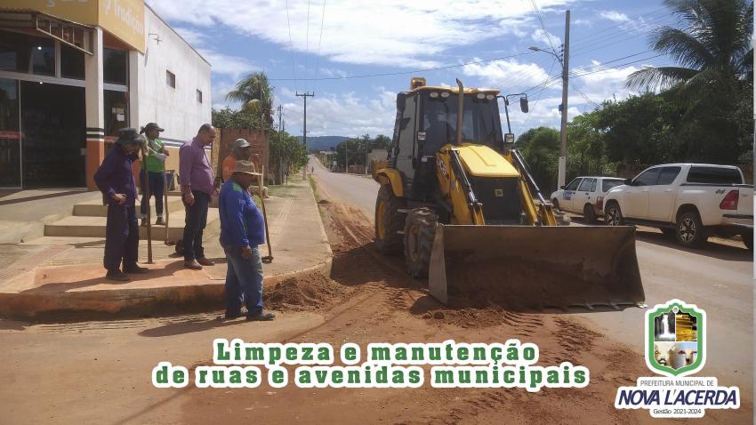 Prefeito Uilson visita a equipe do Setor de Obras do município na Limpeza e manutenção de ruas e avenidas municipais.