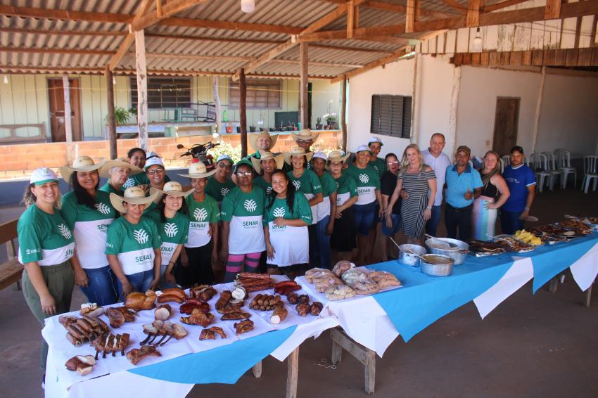 Comunidade Santa Elina recebe Curso de Embutidos, Defumados e Beneficiamento de Carne de Frango, suíno, peixe e carneiro via Prefeitura Municipal e SENAR-MT
