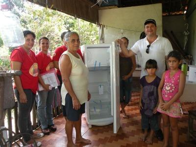 Administração e CEMAT entregaram 100 novas geladeiras a famílias