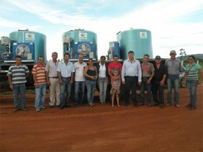 Entrega de 7 tanques resfriadouros de leite para produtores rurais